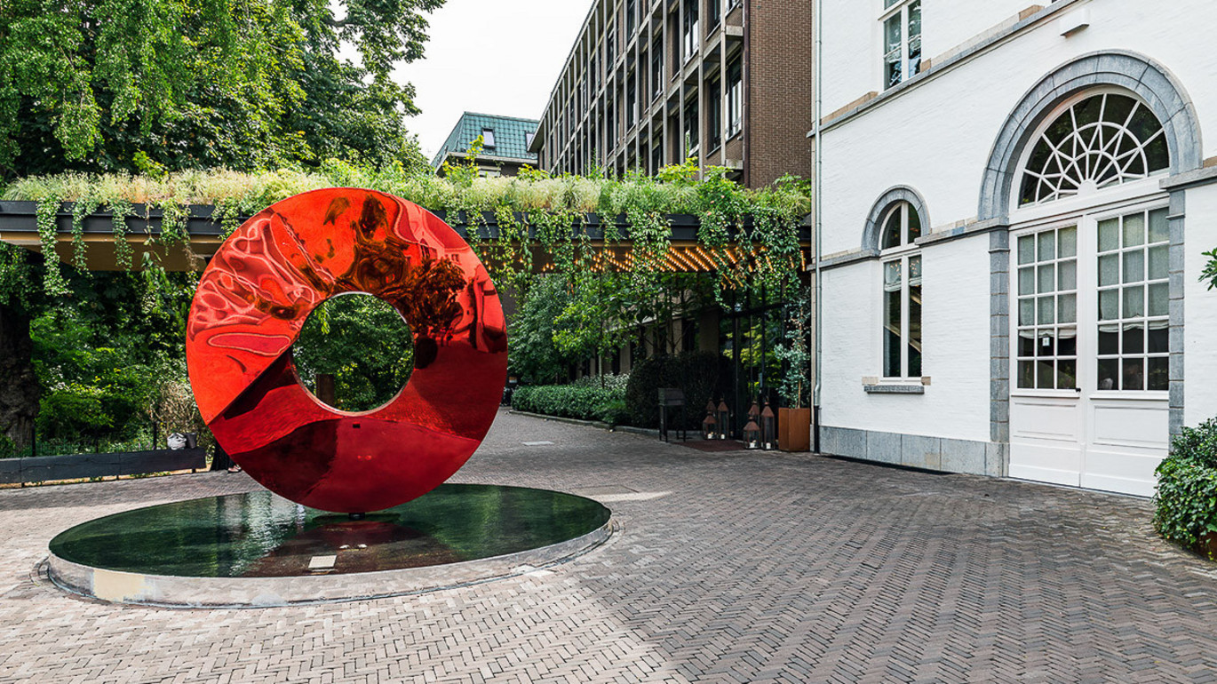 Fontaine à l'entrée du Botanic Sanctuary Antwerp