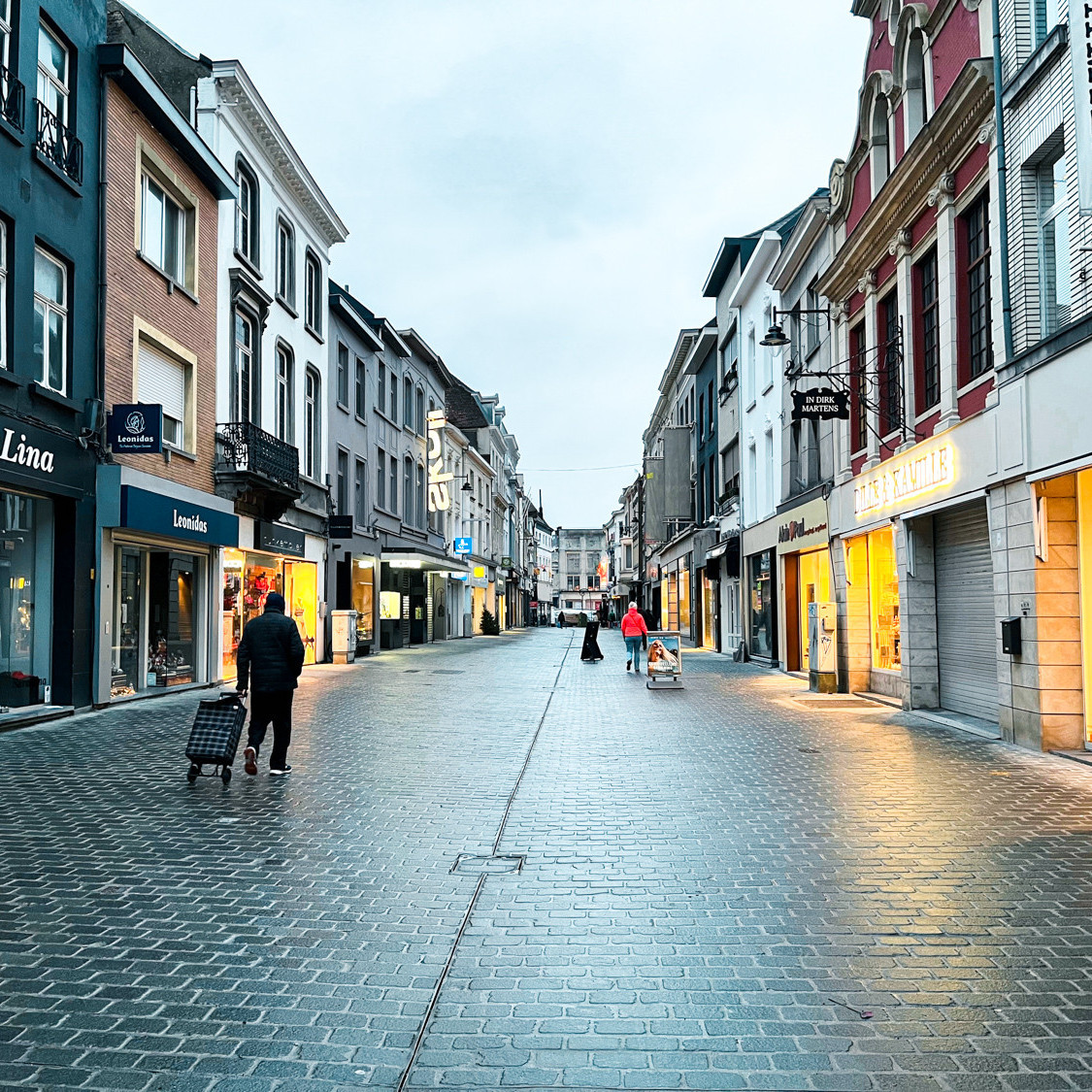 Winkelstraat in Aalst met ACO afvoergoten met fijne sleuf