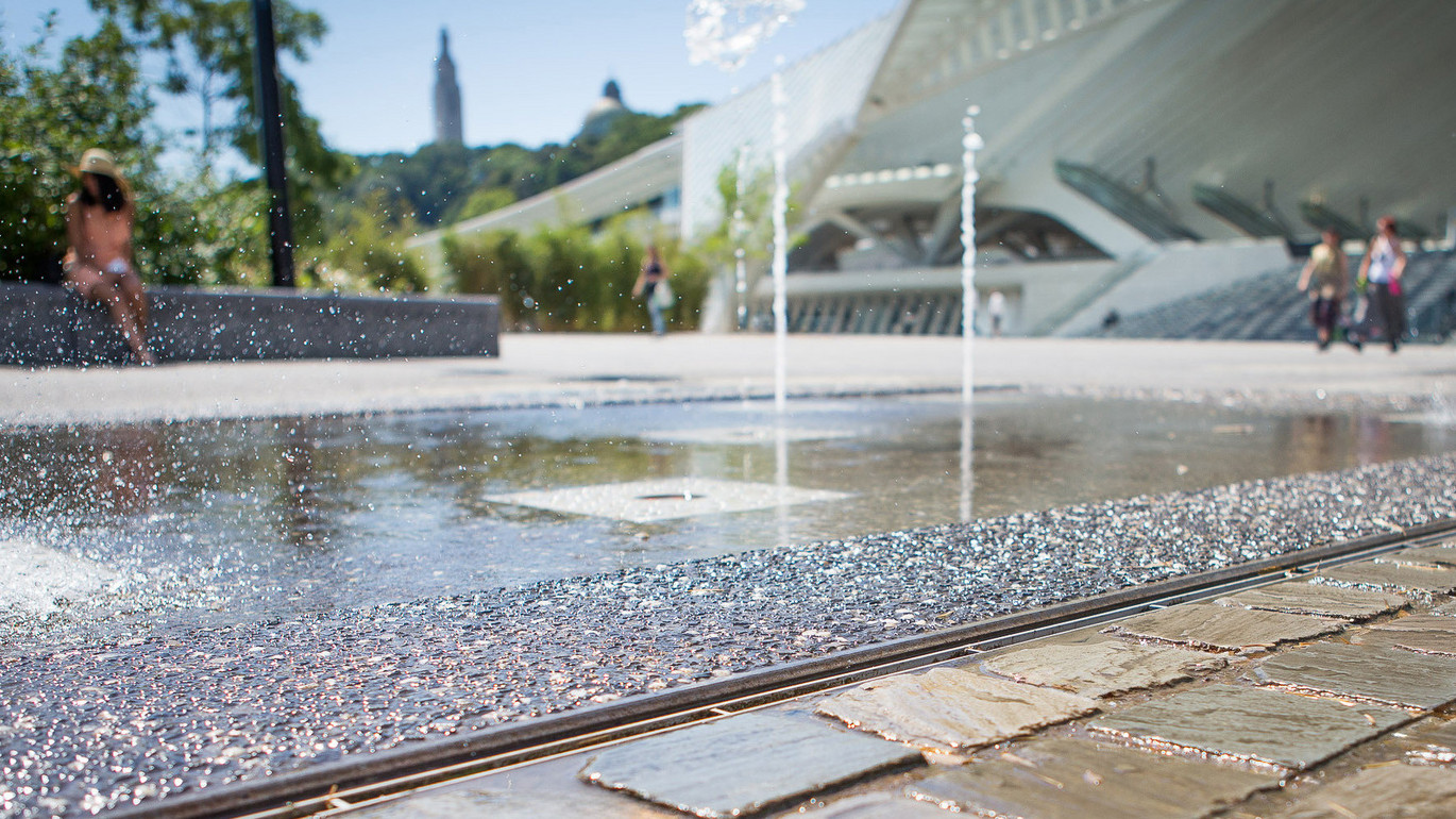 Caniveau à fente ACO à la Gare des Guillemins Liège