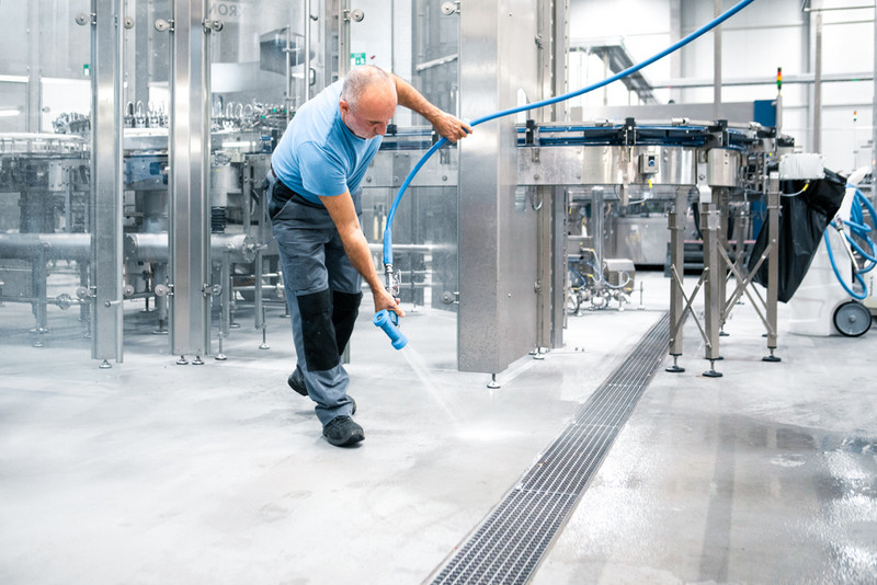 Siphons de sol et caniveaux en inox pour industrie alimentaire et cuisines