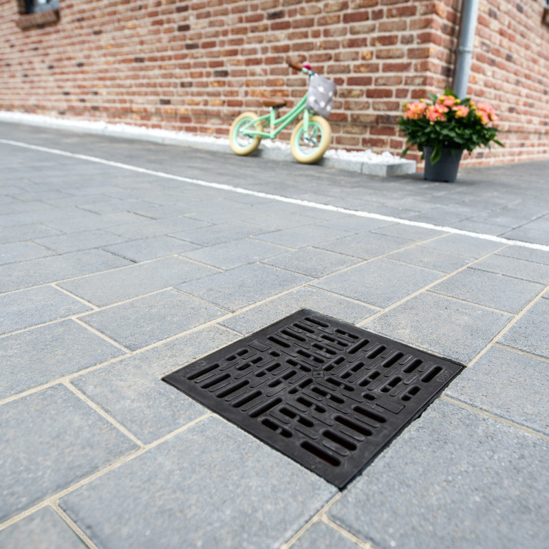 Avaloir en plastique avec grille solide