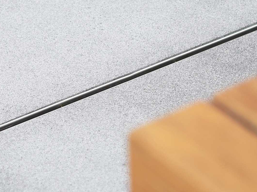 Comment évacuer l’eau de la terrasse en toute discrétion ?