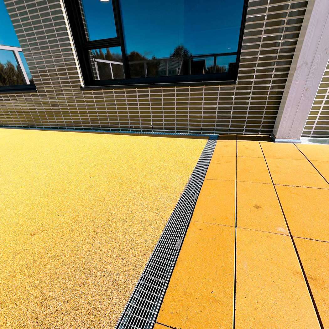 Lavage en ligne de grandes surfaces vitrées ACO Profiline Lavage en ligne de grandes surfaces vitrées ACO Profiline