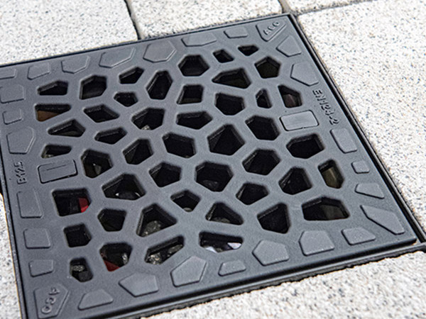 Siphon de sol modulaire pour terrasse et voie d'accès