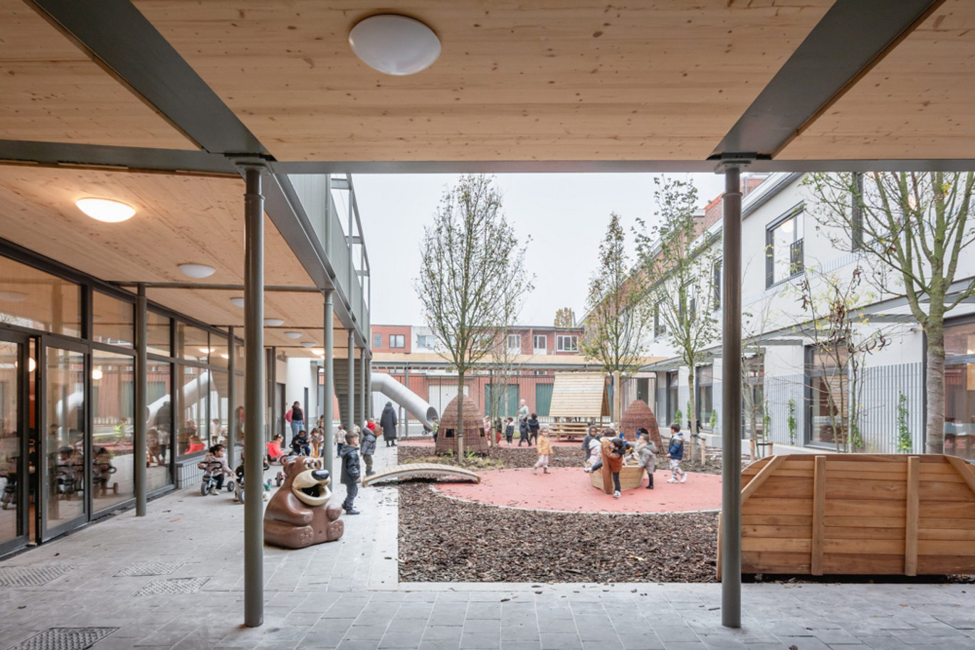La cour de récréation dégradée de l'école primaire De Molen à Hoboken