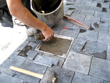 Vul het deksel vervolgens met beton