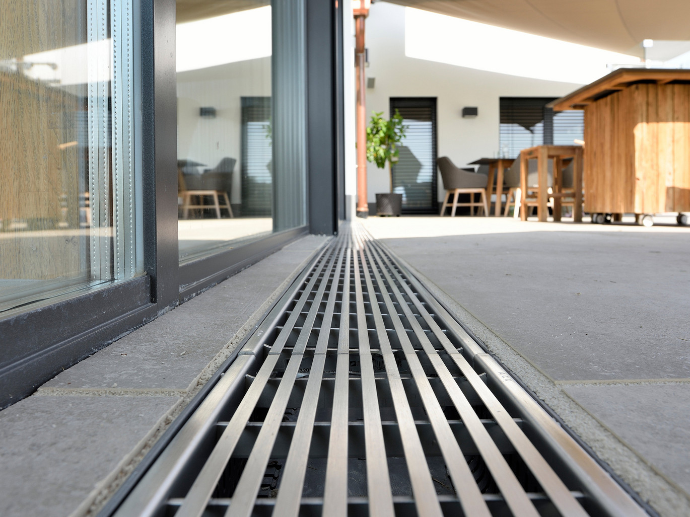 Drainage ACO Profiline contre les baies vitrées