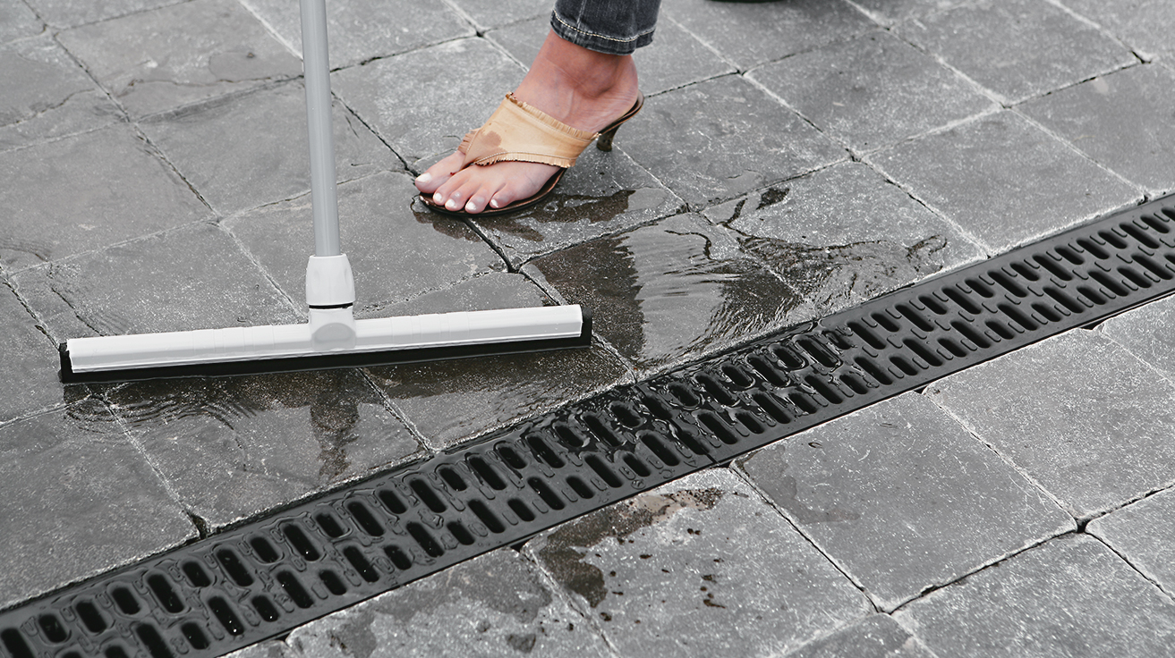 Conseils d'entretien : comment maintenir vos caniveaux de drainage en bon état ?