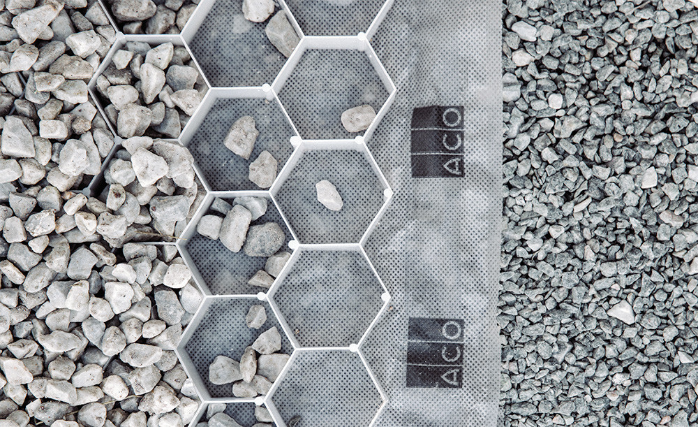 Honingraatstructuur met geotextiel van ACO Gravel Grid grindmat