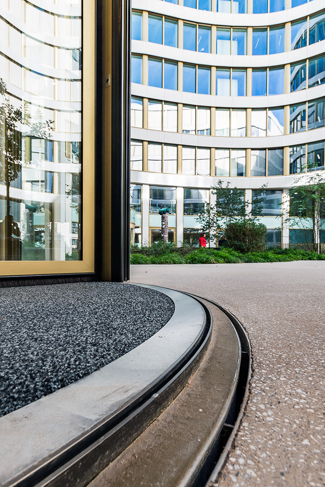 Caniveau à fente Siège de BNP Paribas Fortis à Bruxelles