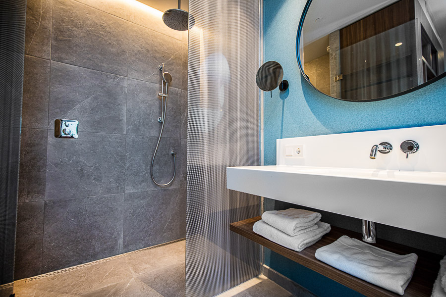 Douche à l'italienne avec caniveau de drainage ShowerDrain C