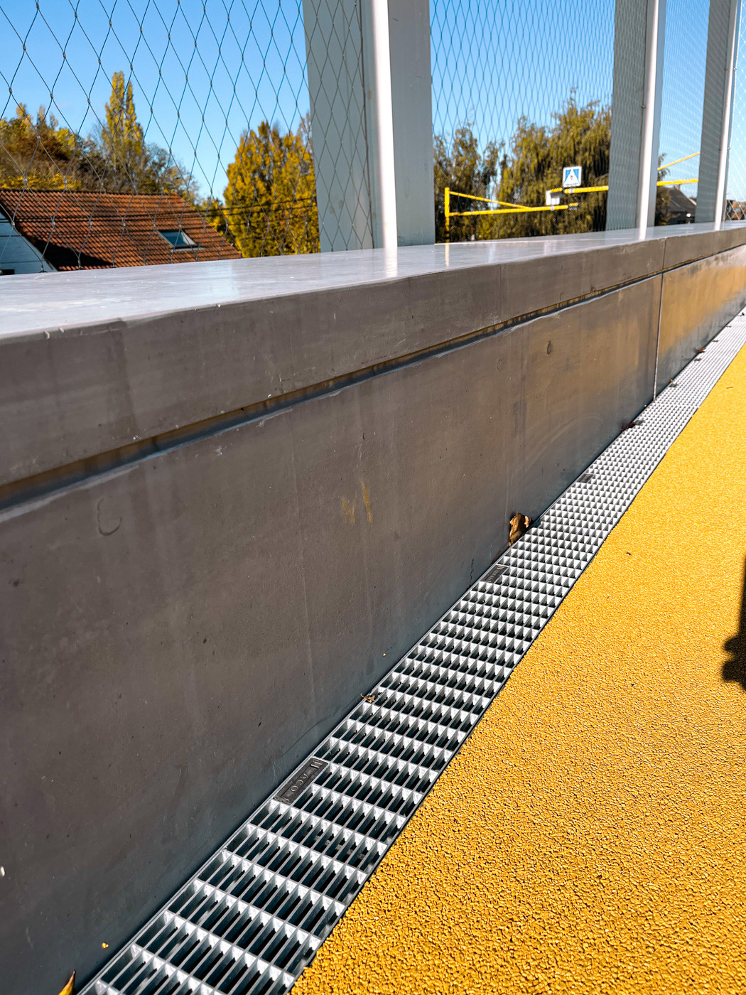 Profiline afvoergoot tegen schuifraam